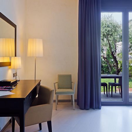 Hotel Riviera Dei Fiori Сан-Лоренцо-аль-Маре Екстер'єр фото